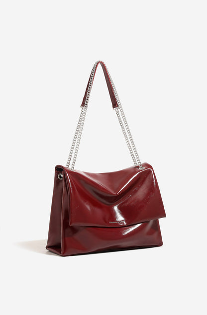 Gracefully Styled Bag for Any Occasion