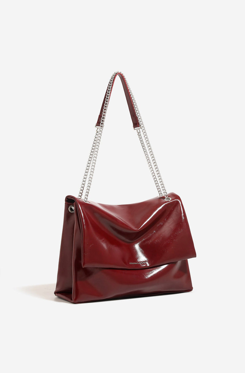 Gracefully Styled Bag for Any Occasion