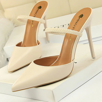 Effortlessly Elegant Heels with a Timeless Design