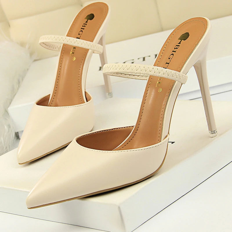 Effortlessly Elegant Heels with a Timeless Design