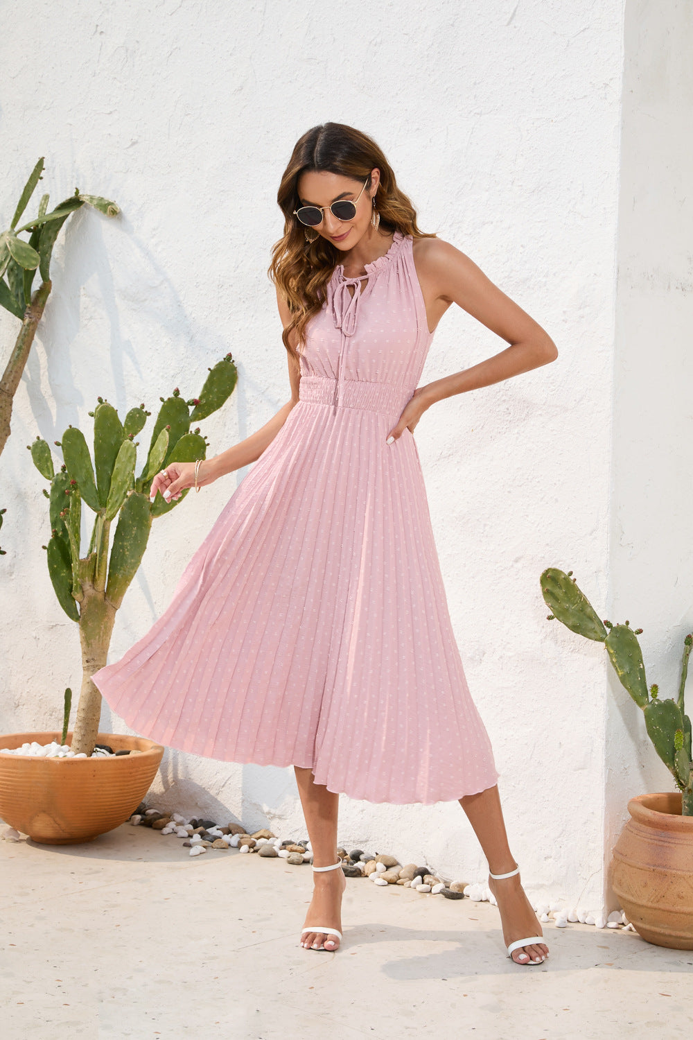 Effortlessly Elegant Dress with a Timeless Design