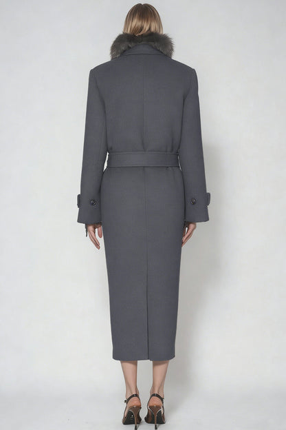 Well Tailored Coat with a Graceful Silhouette