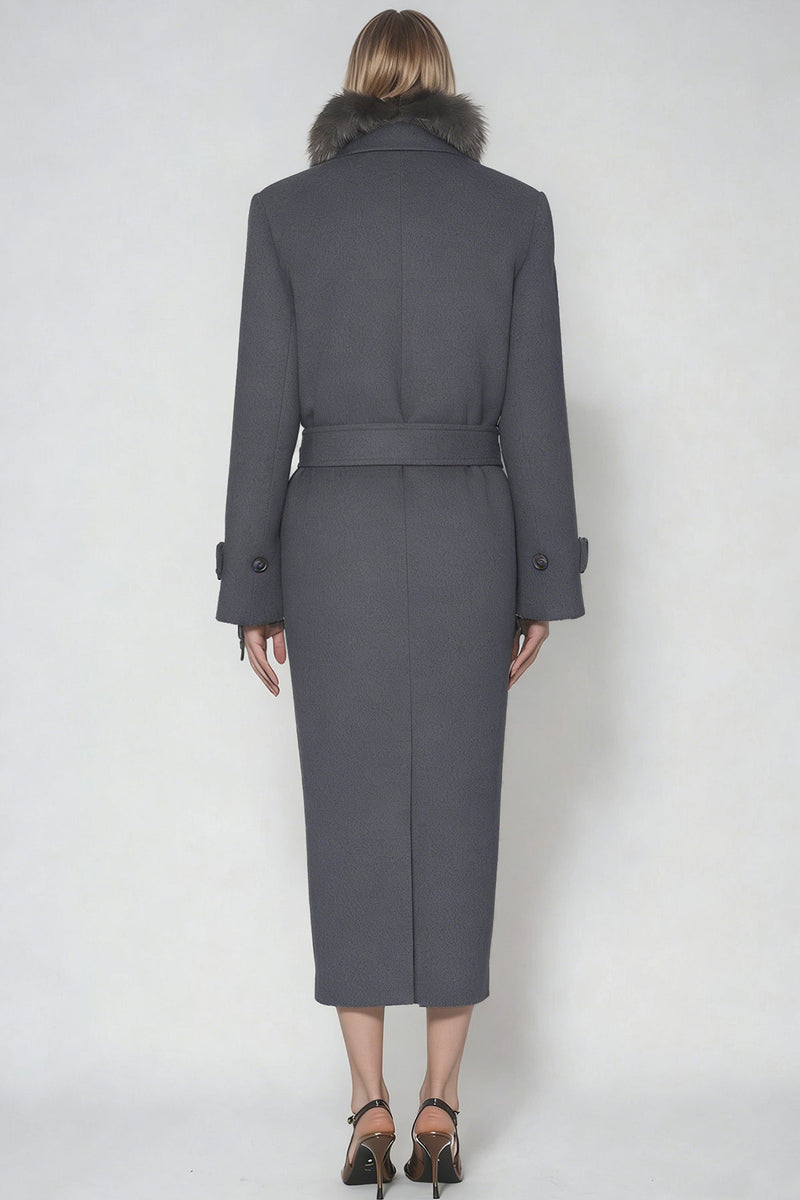 Well Tailored Coat with a Graceful Silhouette