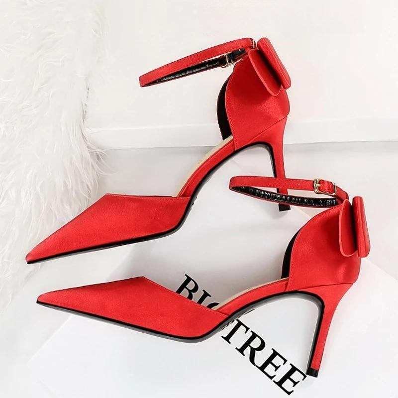 A Vintage Style Heels with Delicate Timeless Details