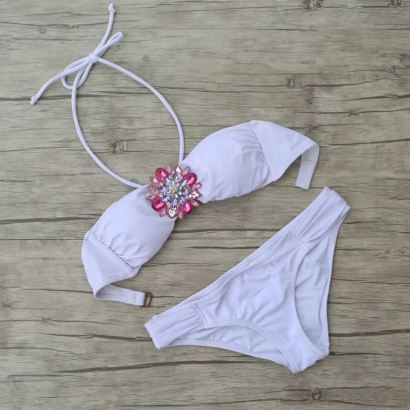 Well Tailored Bikini with a Graceful Silhouette