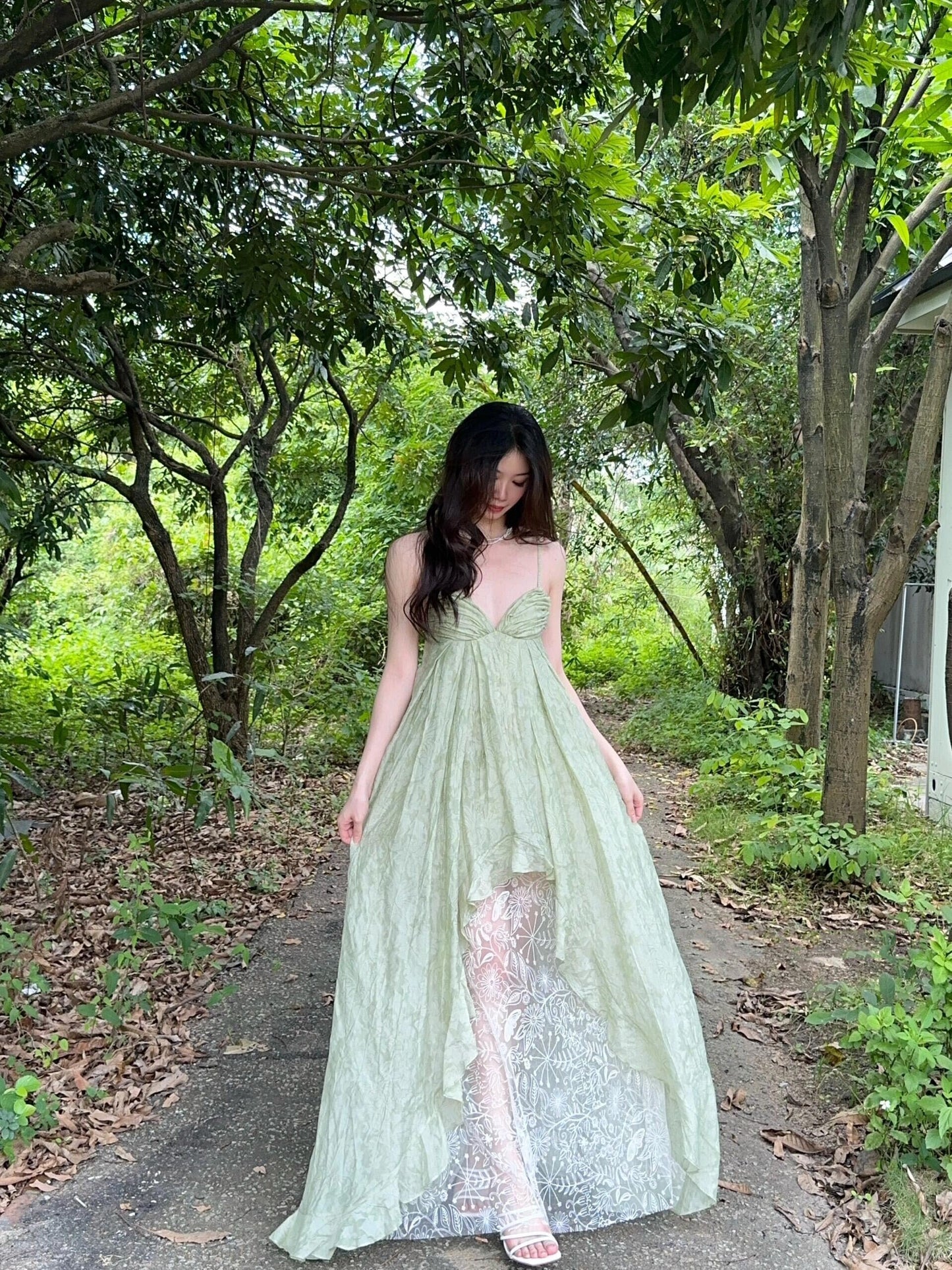 Effortlessly Elegant Dress with a Timeless Design