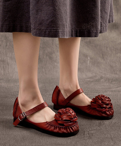 Effortlessly Elegant Shoes with a Timeless Design