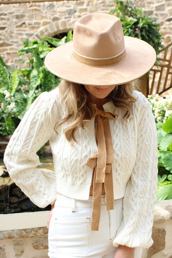 Effortlessly Elegant Sweater with a Timeless Design