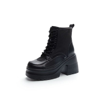Effortlessly Elegant Boots with a Timeless Design