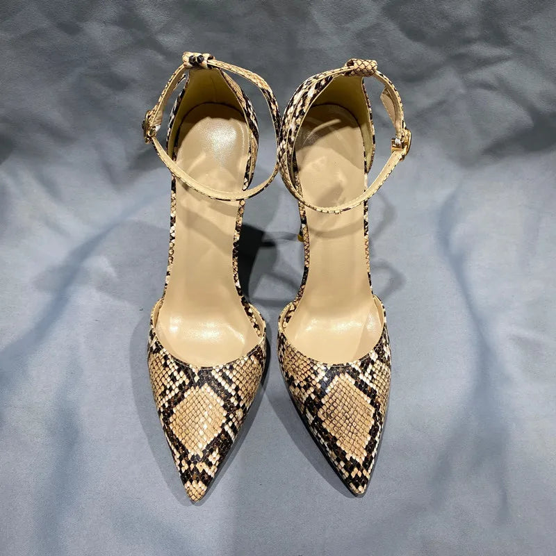 Classic Vintage Shoes with a Flattering Fit