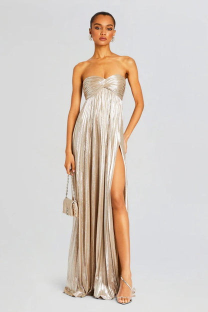 Effortlessly Elegant Garment with a Timeless Design