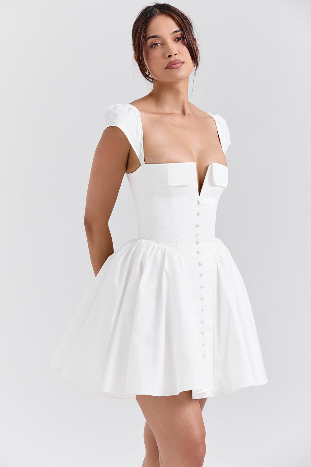 Well Tailored Dress with a Graceful Silhouette
