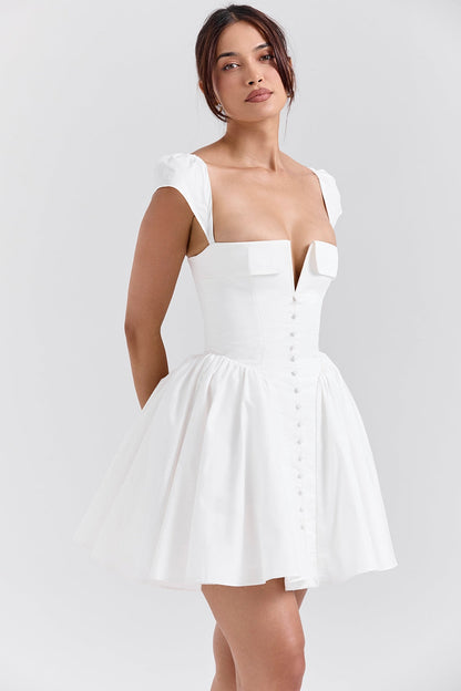 Well Tailored Dress with a Graceful Silhouette