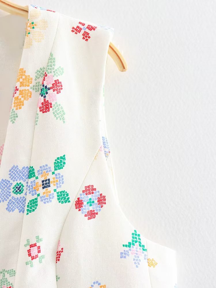 Beautifully Finished Garment in a Timeless Design