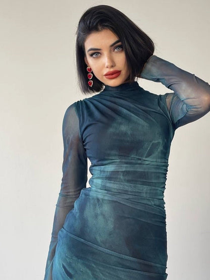 Well Tailored Dress with a Graceful Silhouette