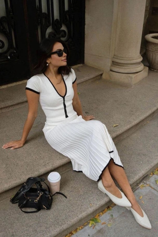 Effortlessly Elegant Garment with a Timeless Design