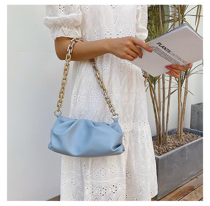 Well Tailored Bag with a Graceful Silhouette