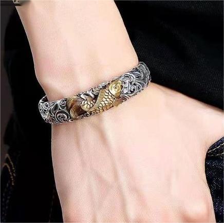 Gracefully Styled Garment for Any Occasion