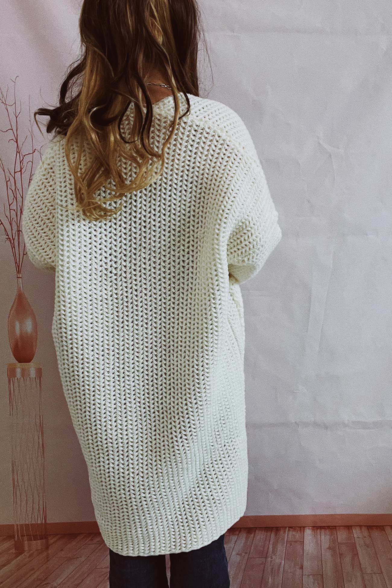 Well Tailored Cardigan with a Graceful Silhouette