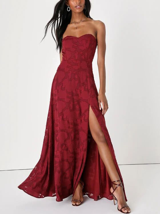 Well Tailored Dress with a Graceful Silhouette
