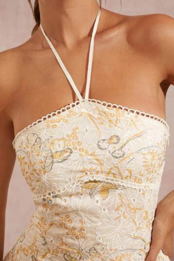 Sophisticated Garment with a Clean Classic Look