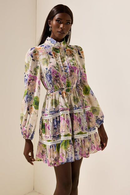 Well Tailored Dress with a Graceful Silhouette