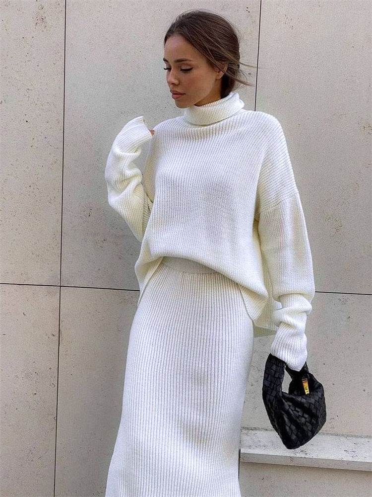 Effortlessly Elegant Sweater with a Timeless Design