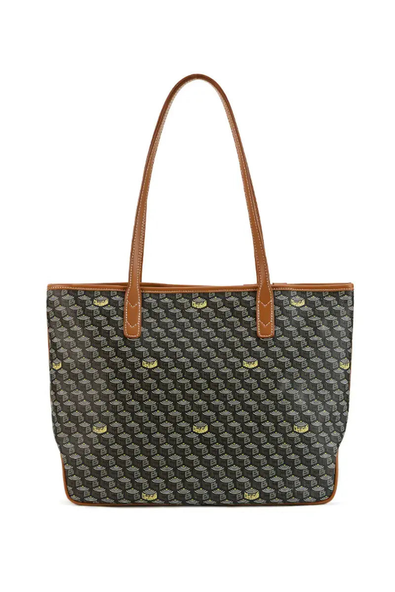 Polished Bag with an Effortless Classic Look