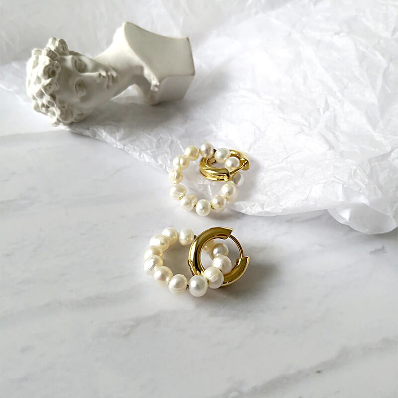 Effortlessly Elegant Garment with a Timeless Design