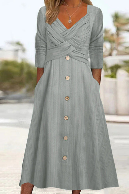 Beautifully Finished Dress in a Timeless Design