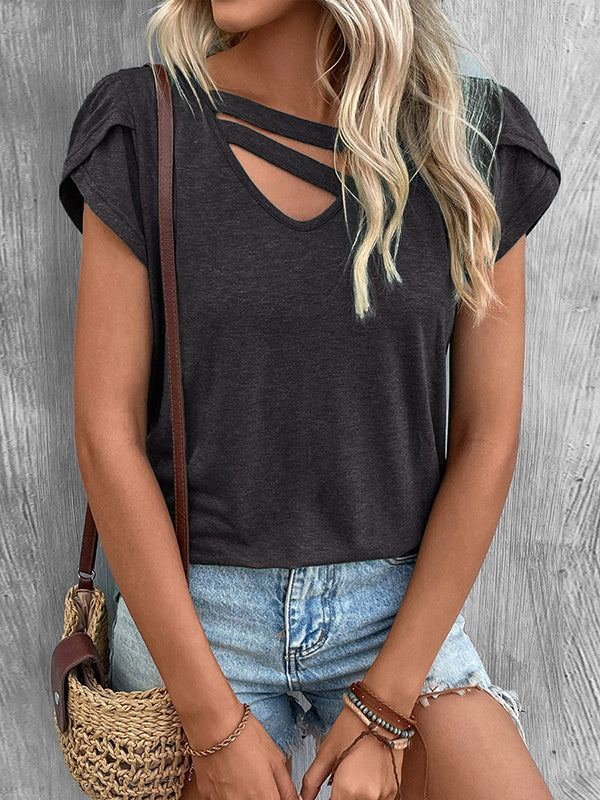 Effortlessly Elegant T-Shirt with a Timeless Design