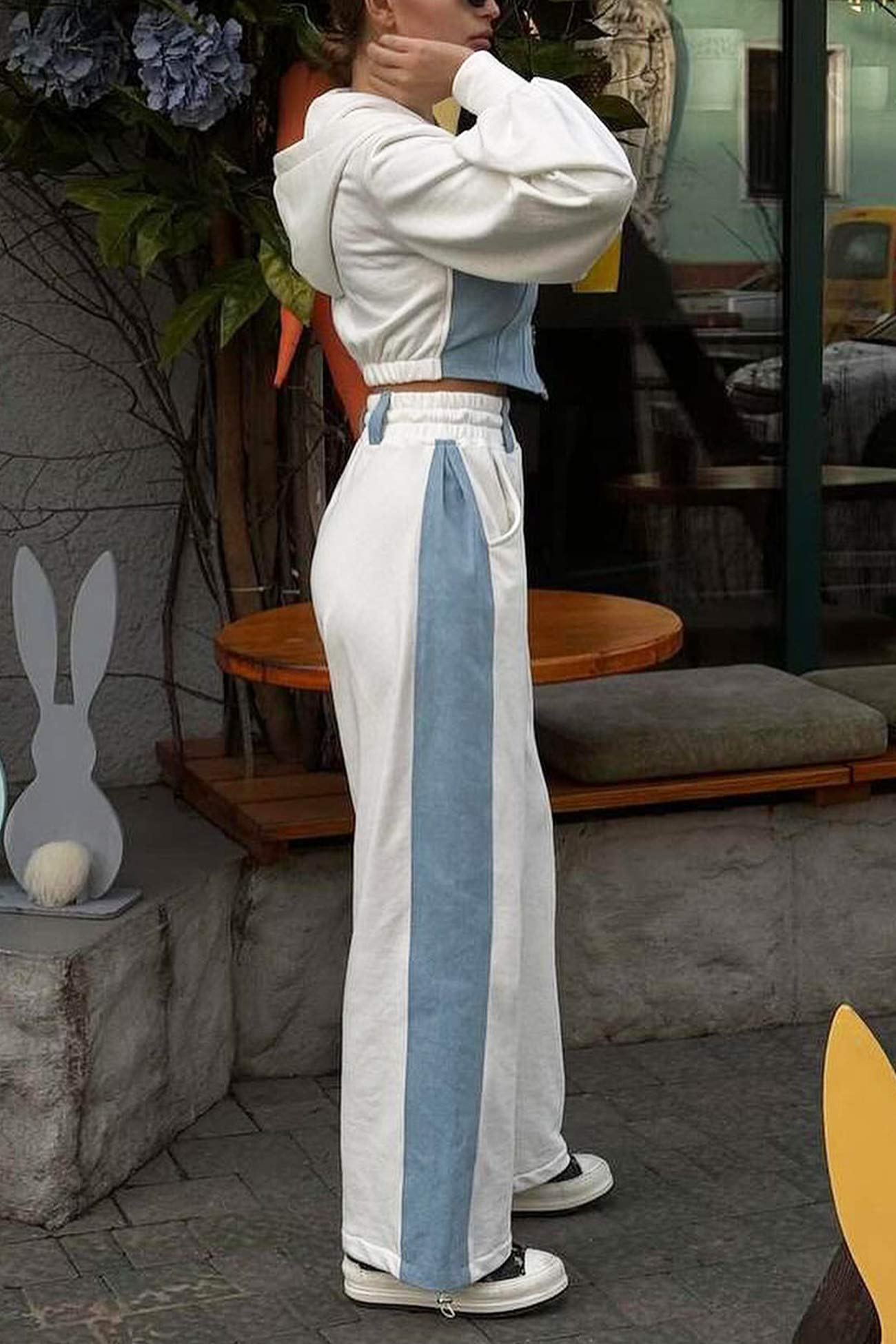 Effortlessly Elegant Pants with a Timeless Design