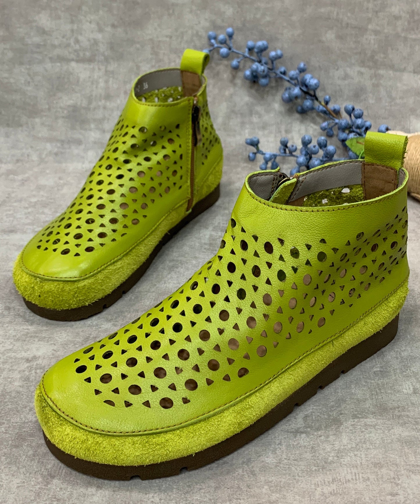Classic Vintage Shoes with a Flattering Fit