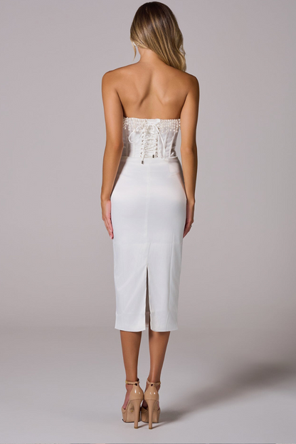 Beautifully Finished Dress in a Timeless Design