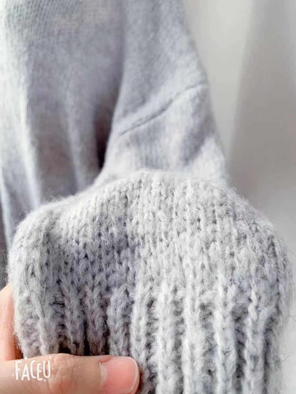 Well Tailored Sweater with a Graceful Silhouette