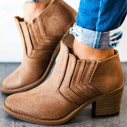 Effortlessly Elegant Boots with a Timeless Design