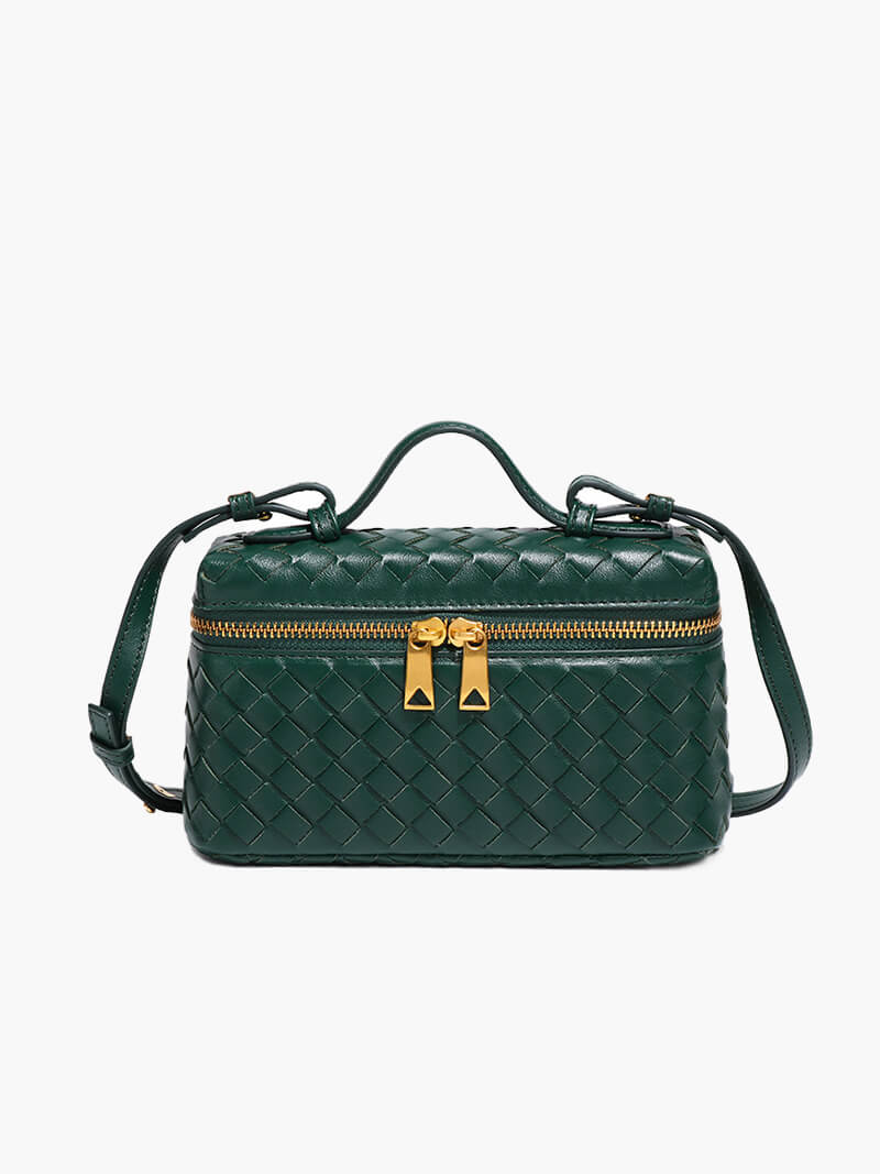 Gracefully Styled Bag for Any Occasion