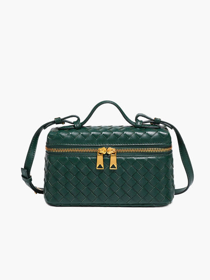 Gracefully Styled Bag for Any Occasion