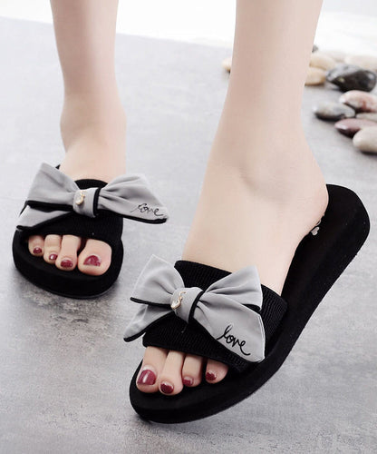 Effortlessly Elegant Sandals with a Timeless Design