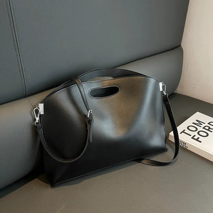 Gracefully Styled Bag for Any Occasion
