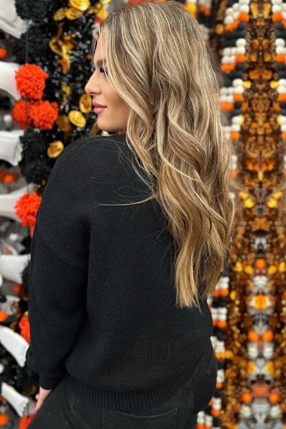 Well Tailored Sweater with a Graceful Silhouette
