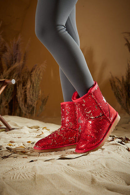 Effortlessly Elegant Boots with a Timeless Design