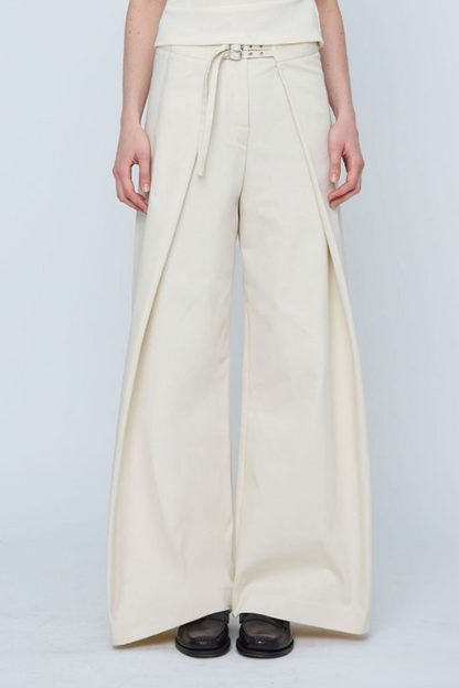 Classic Vintage Pants with a Flattering Fit