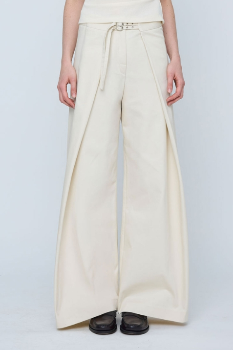 Classic Vintage Pants with a Flattering Fit