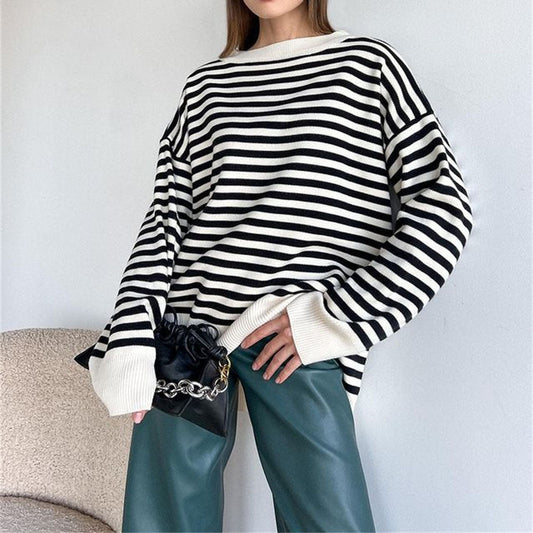 Well Tailored Sweater with a Graceful Silhouette