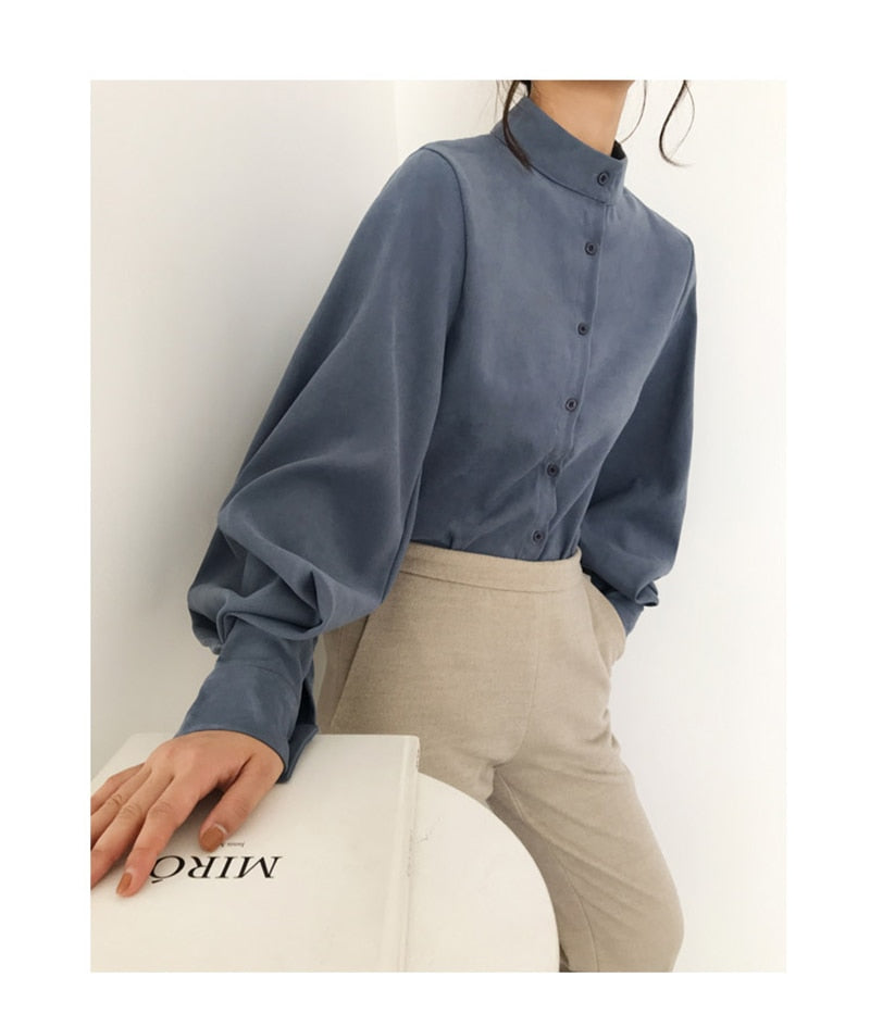 Effortlessly Elegant Blouse with a Timeless Design
