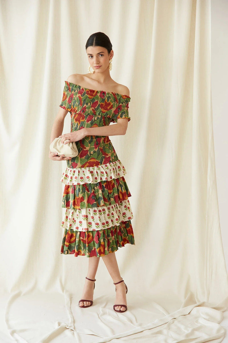 Well Tailored Dress with a Graceful Silhouette