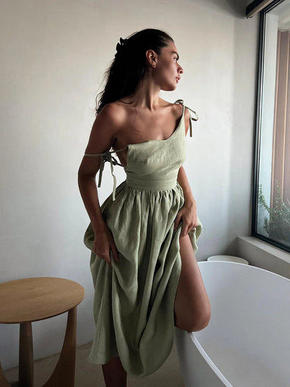 Well Tailored Dress with a Graceful Silhouette