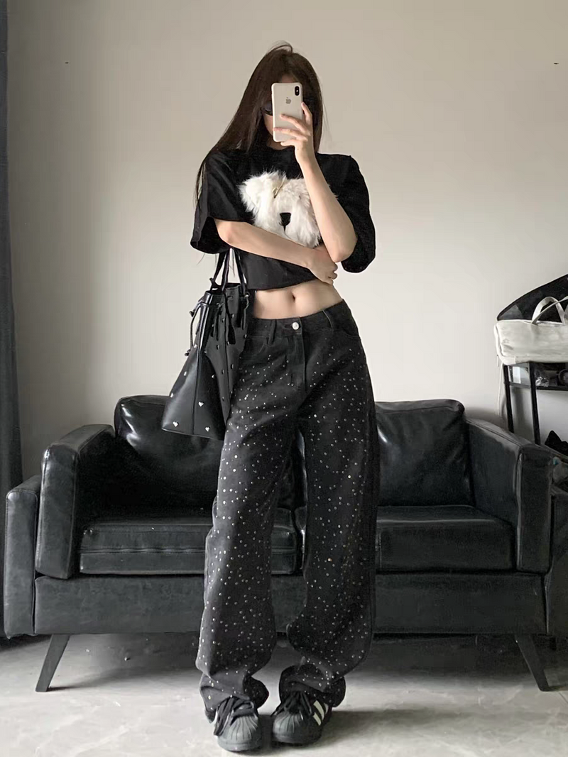 Effortlessly Elegant Pants with a Timeless Design