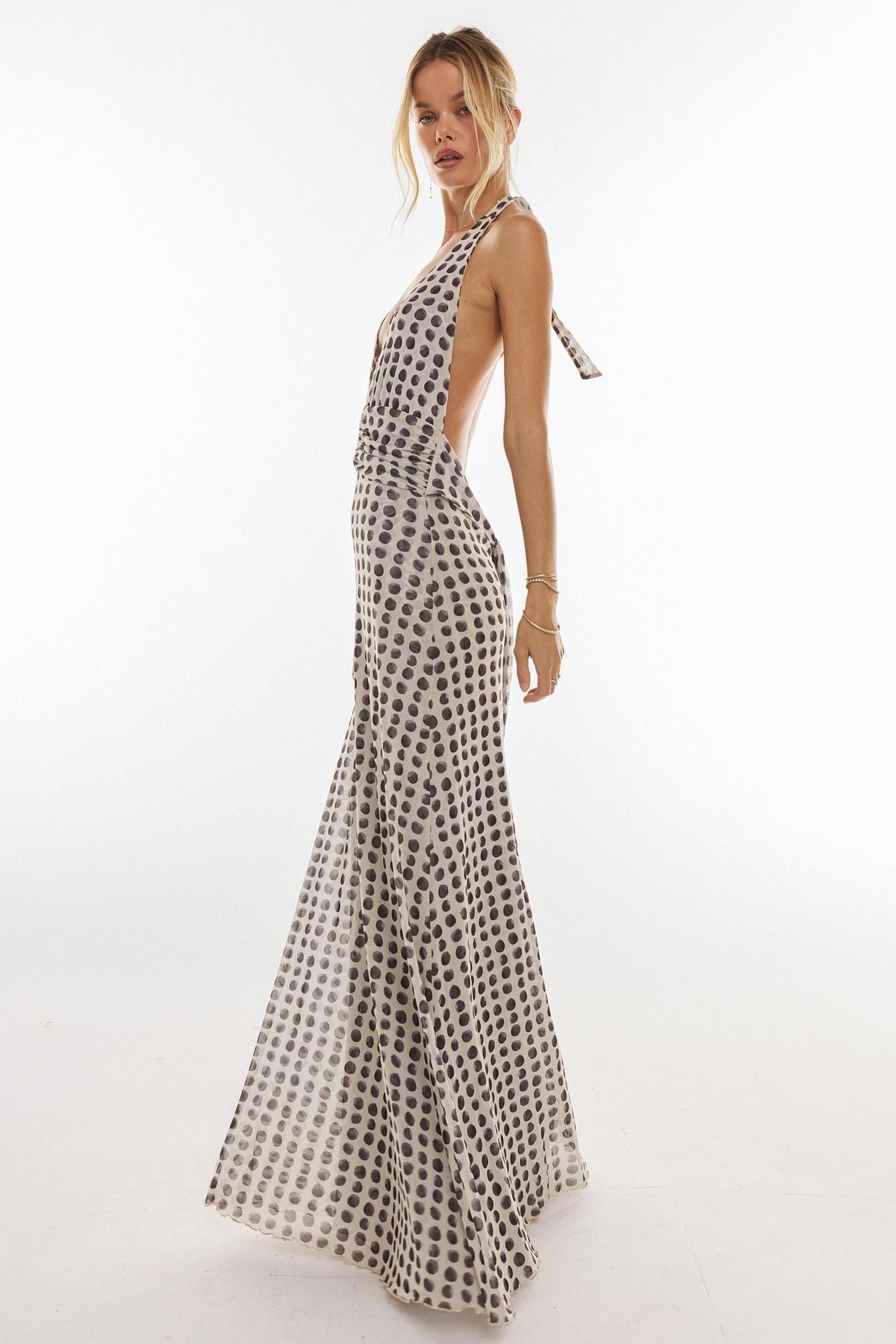 Well Tailored Dress with a Graceful Silhouette